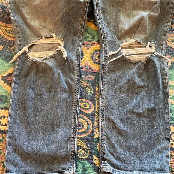 Old Navy Boyfriend Mid-Rise Ripped Jeans size 16 - Picture 8 of 9